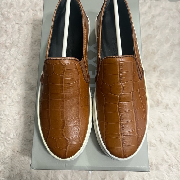 The Flexx women’s slip on croc leather sneakers - Picture 3 of 6